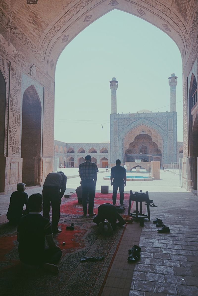 伊朗：黑纱下骚动的嬉皮青年