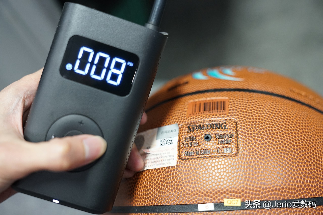 轮胎完全没气了怎么充气,米家充气宝能充几个轮胎