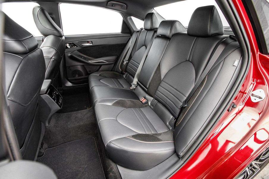 新款亚洲龙和凯美瑞哪个比较好,同级别的亚洲龙和凯美瑞对比