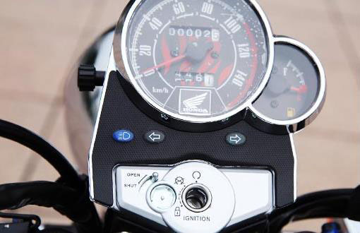 新大洲本田小型太子，外型漂亮还省油，150排量，仅售9900元