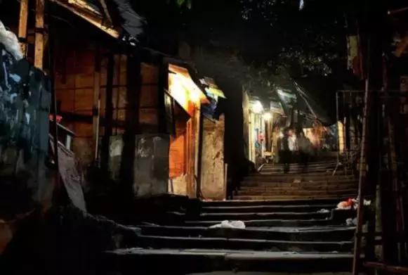 来福士去十八梯坐几号线,十八梯和来福士什么时候去更好