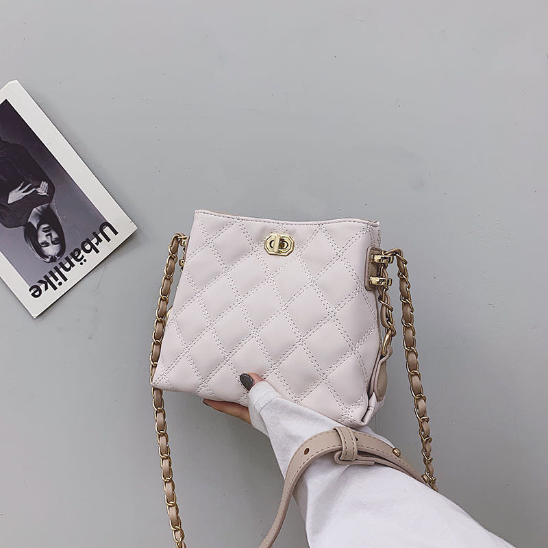 贝拉女王包包,轻奢女王带货复古包包