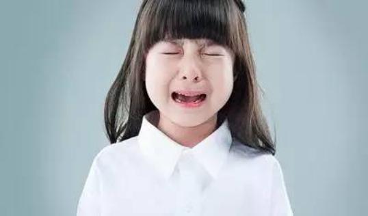 8岁的孩子被爸爸打,8岁男孩被父亲打了妈妈怎么安慰