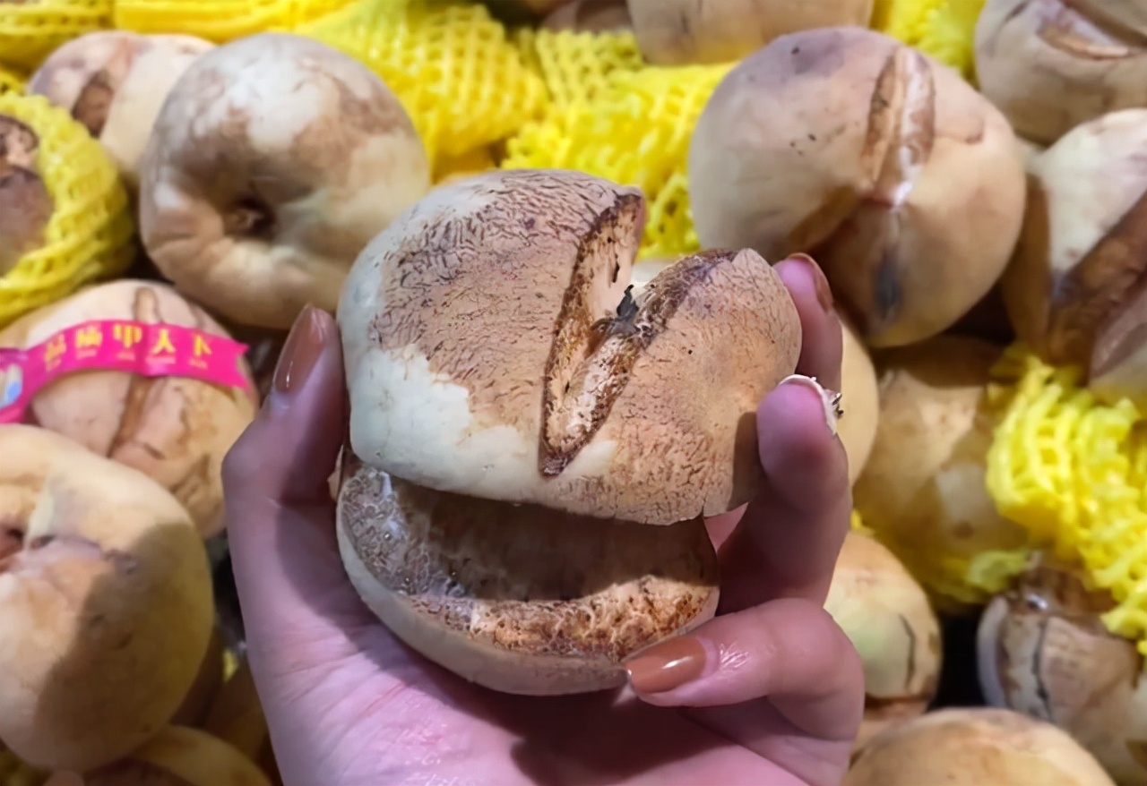 河南一女子超市买“爆炸桃”被妈妈嫌弃，尝过后秒变真香现场