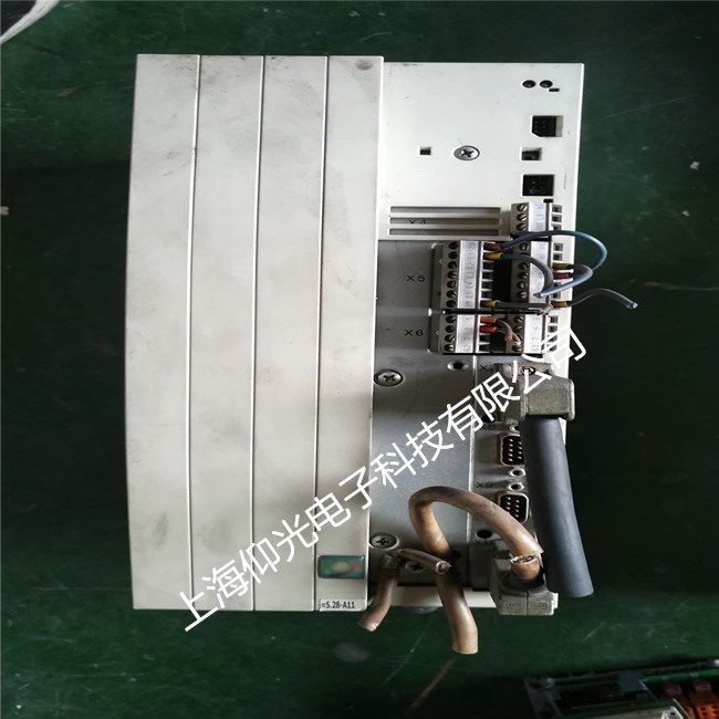 伦茨伺服控制器故障,伦茨伺服驱动器故障灯闪烁