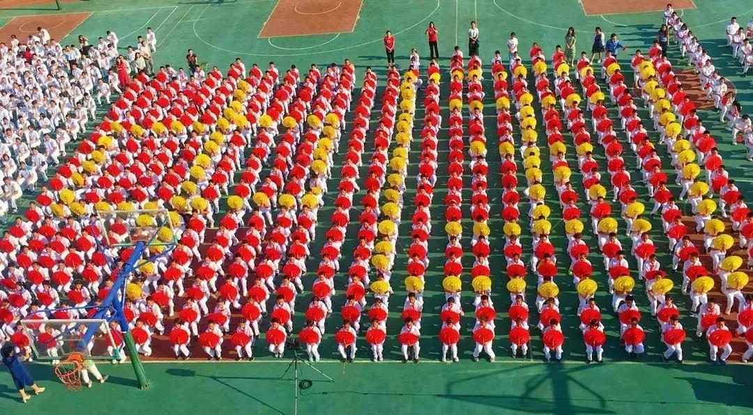 祝福祖国简短视频,那些让你为祖国热泪盈眶的瞬间