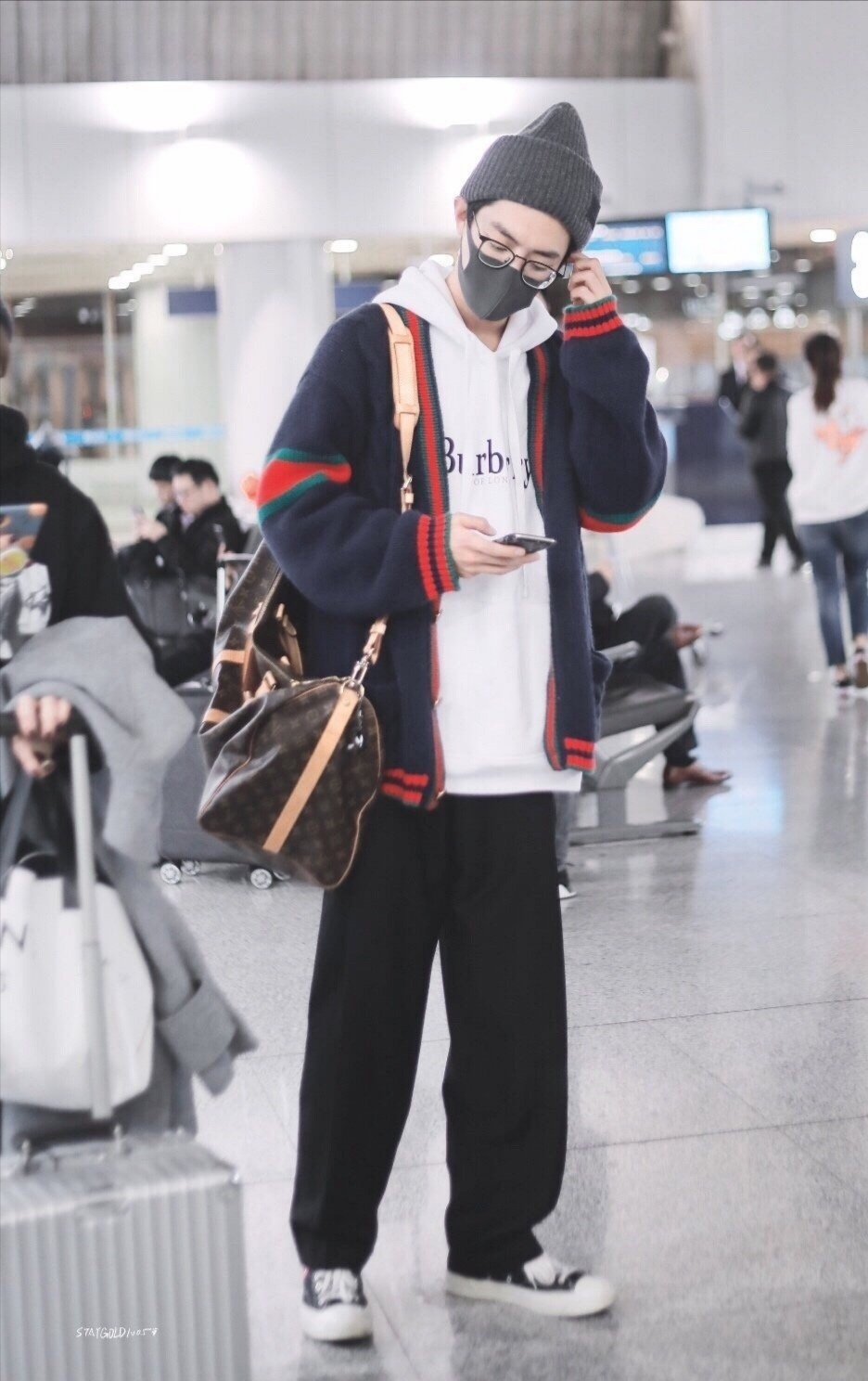 肖战蓝白条纹t恤衫,肖战穿衣为啥喜欢叠穿