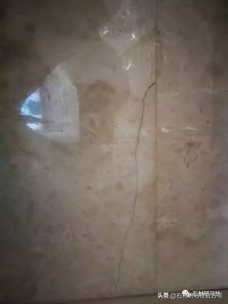 装修玻璃破碎的原因,装修碎砖怎么处理