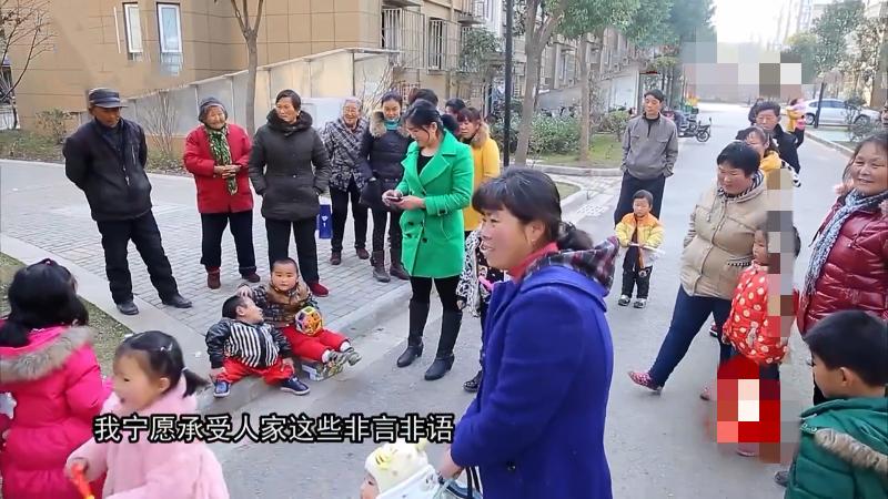 高165漂亮妻子嫁大10岁60厘米老公，被骂图钱，她：不在乎