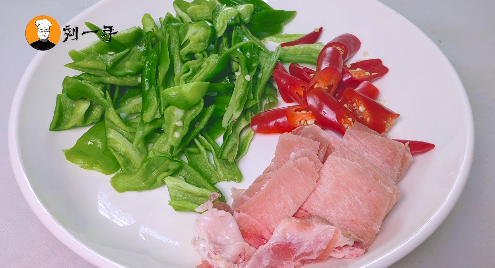 豆腐皮这个做法太好吃了,豆腐皮上桌凉拌一家人