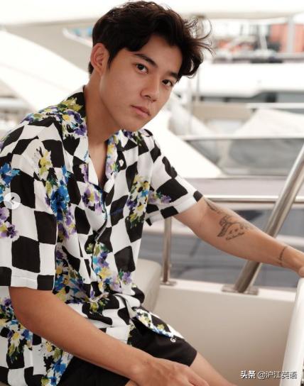 中国足球小将惊艳日本,18岁中国的足球小帅哥