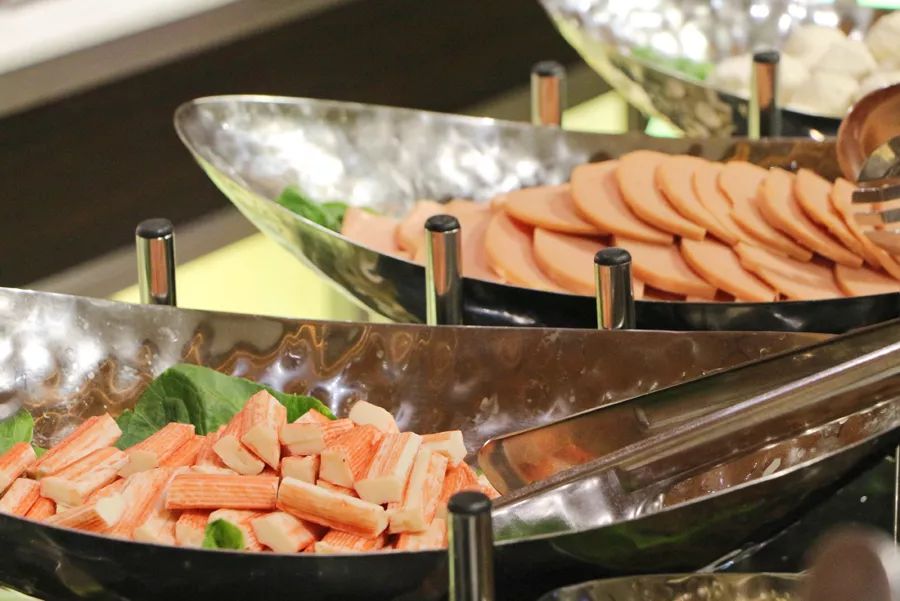 玄武湖畔这家星级自助吃到扶墙出！派送大闸蟹！海鲜小火锅畅刷