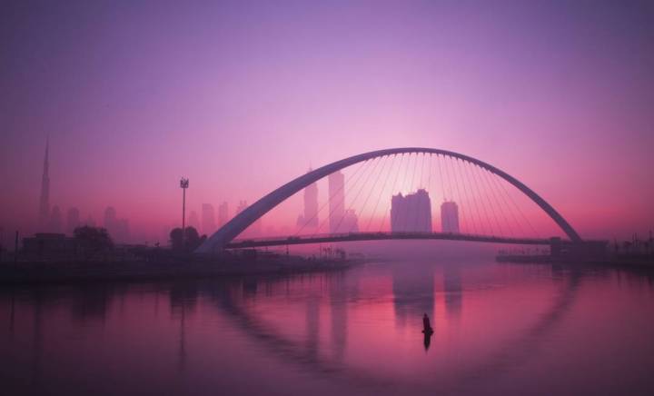 第一次去迪拜还要转机去沙特,第一次去迪拜买单程机票给签证吗