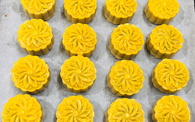 中秋节必备香酥可口五仁月饼,正宗中秋五仁月饼做法