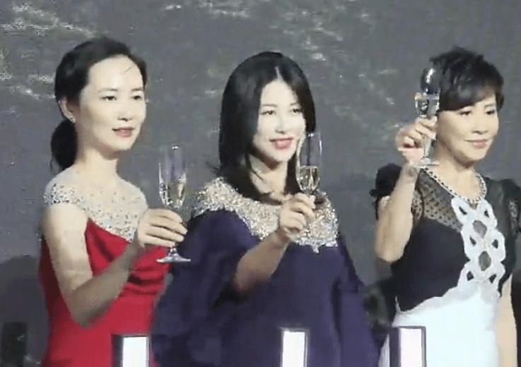 朱珠刘嘉玲,刘嘉玲朱珠看秀