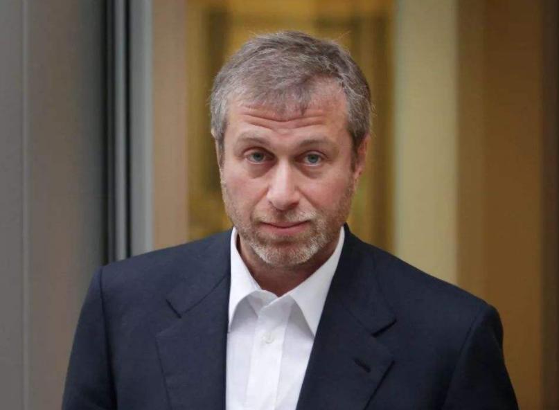 曼城遭遇首败仍领跑,曼城罚下去一个人四球逆转