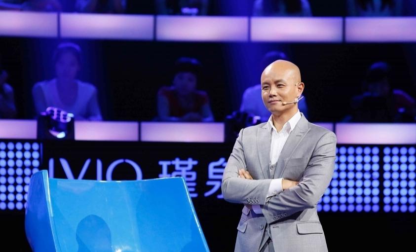 乐嘉一个人的性格是与生俱来的,乐嘉一切的改变都是身不由己