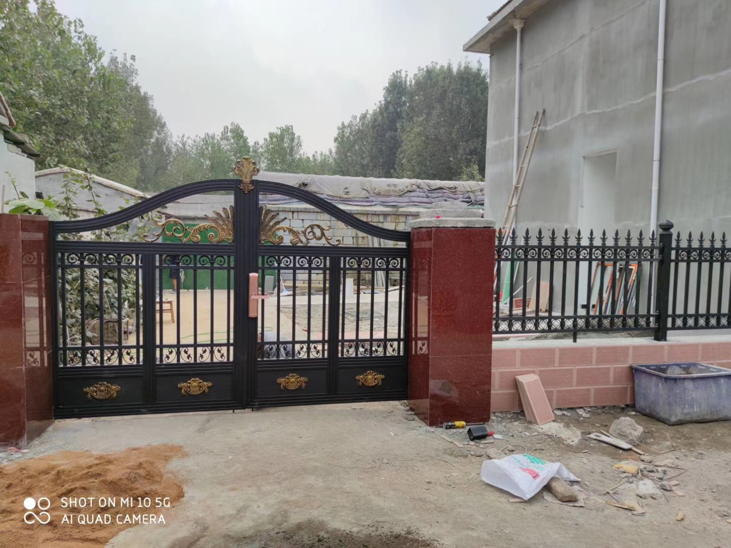 双开铝艺大门安装,双开铝艺大门