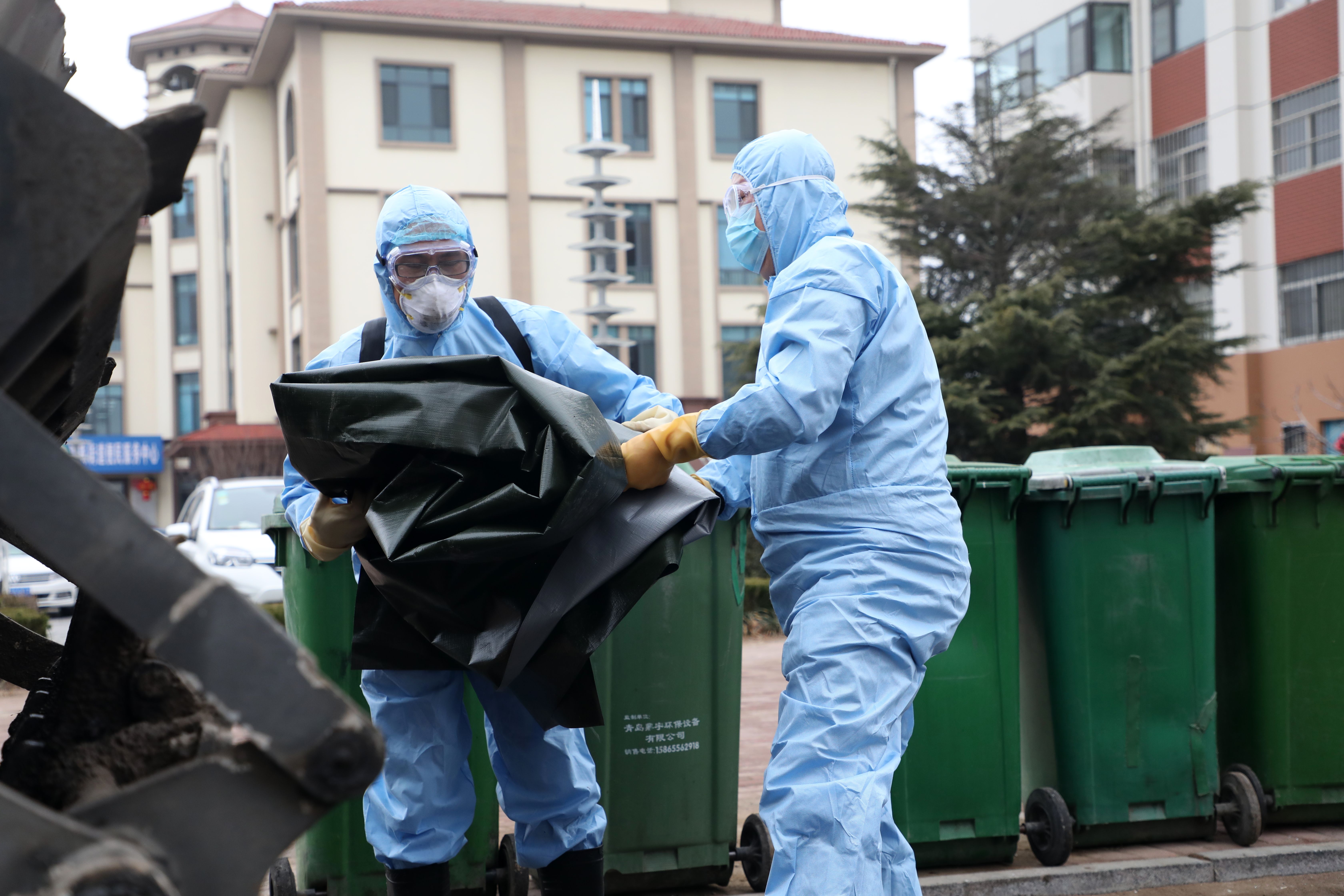 情人节里的防疫夫妻档 亲人去世继续坚守最前线