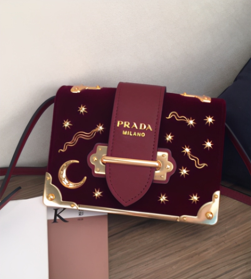 真假prada三角包,扒一扒高颜值的包包