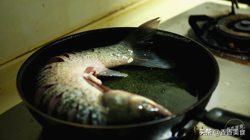 铁锅炖鱼平底锅,一口平底锅