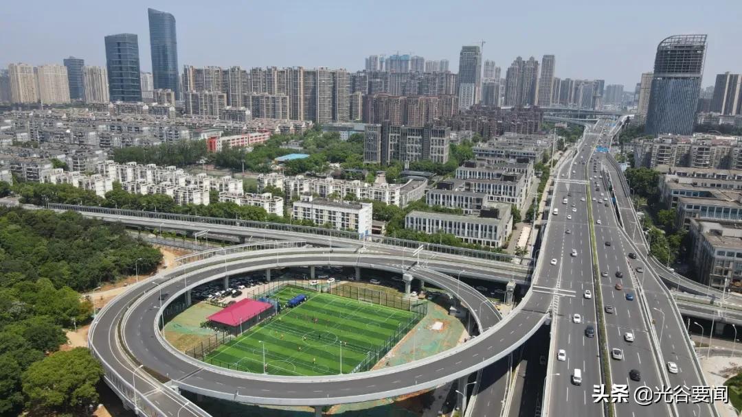 光谷规划专业足球场,光谷生态长廊足球场