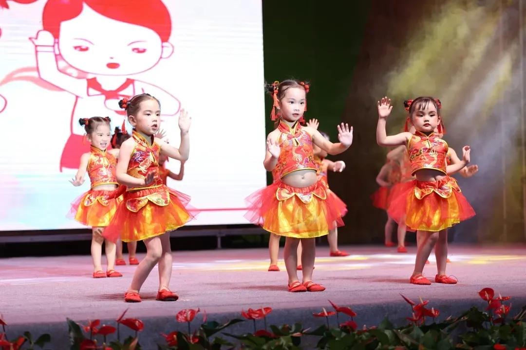 剑阁县鼓楼幼儿园庆祝中国*产党共**成立100周年暨毕业典礼文艺汇演