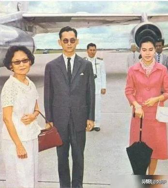 诗纳卡琳王太后是华人么,诗纳卡琳王太后与普密蓬