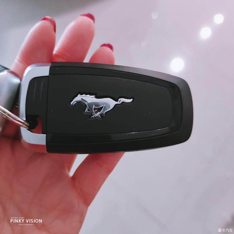 野马mustang宝石红,mustang提车真实评价