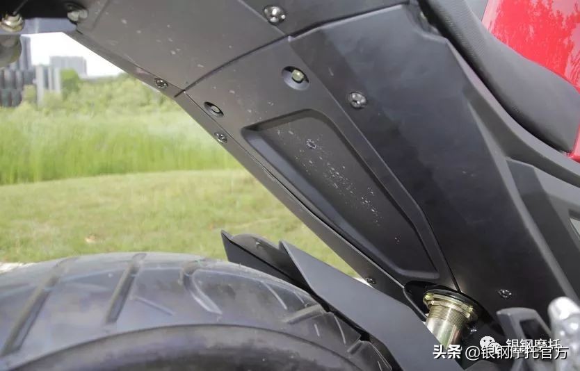 银钢大怪兽和小怪兽哪个好看,银钢小怪兽和大怪兽有什么区别吗