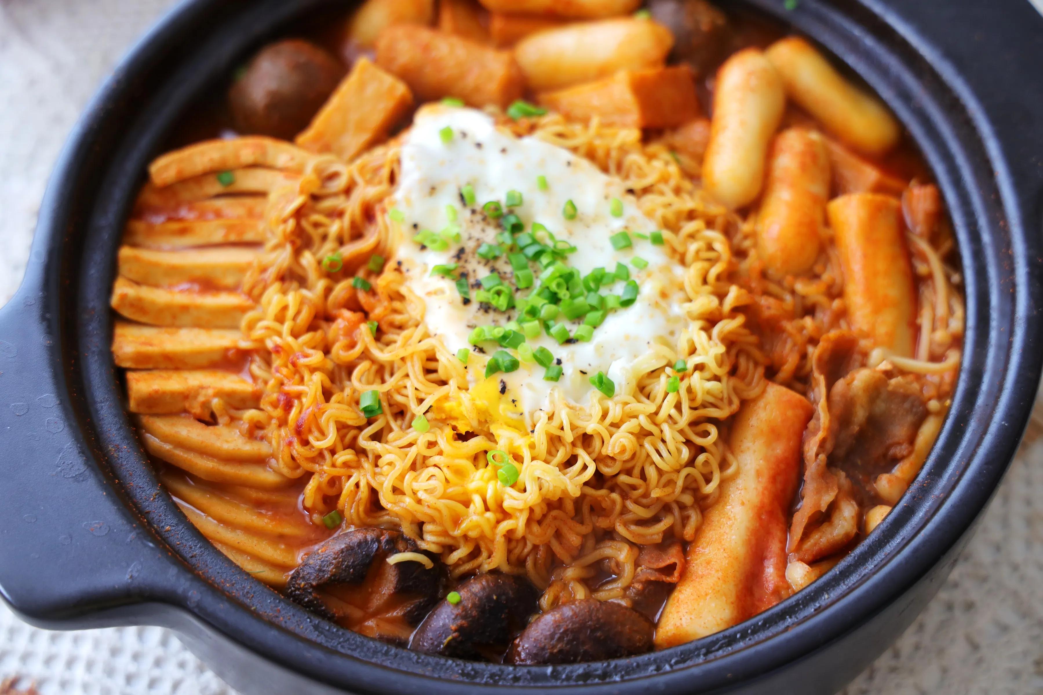 冬天别涮火锅,试试部队火锅,有肉有菜有面条,好吃又暖和,超棒