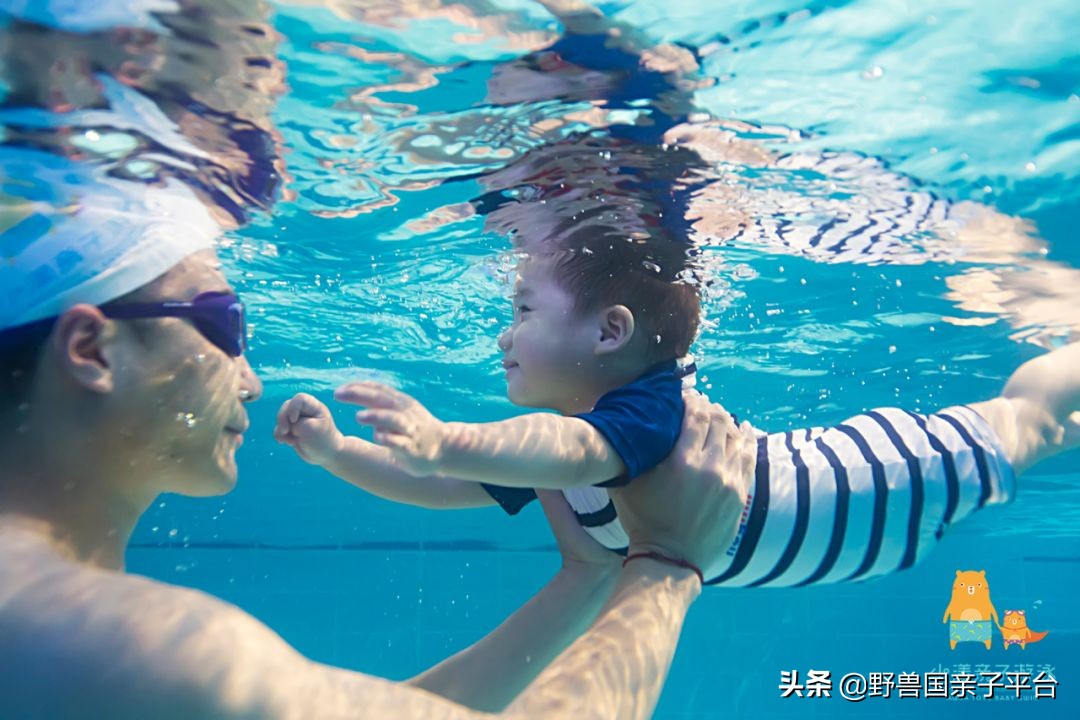 亲子游泳的这些好处,你知道吗?