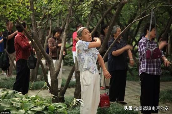 “拍死”6岁男孩！红极一时的“神医”被判刑！