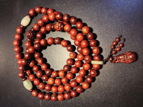 文玩手串是工艺品,值得收藏的小叶紫檀手串