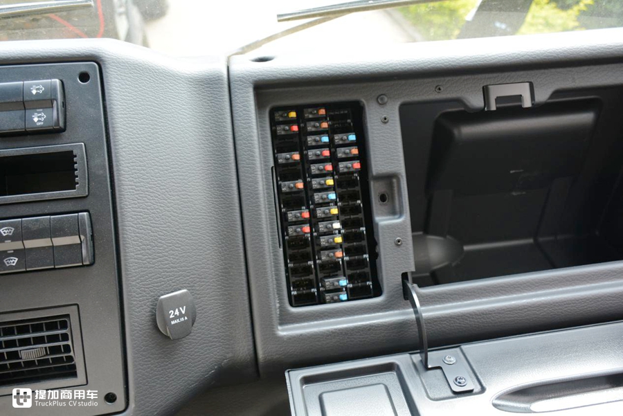 东风越野房车2021款乌尼莫克u5000,全时四驱乌尼莫克越野房车