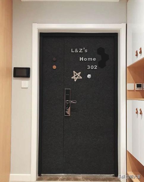 门套改色刷漆好还是贴膜好,入户门刷漆改色能用几年