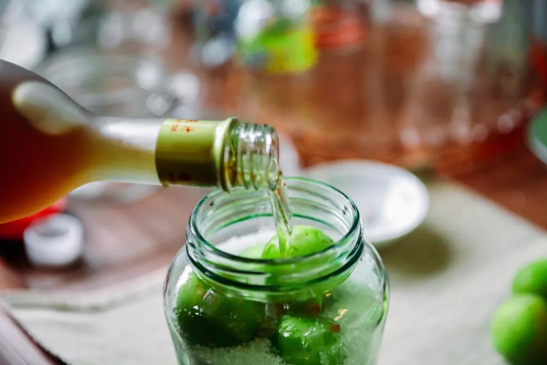 青梅的做法酸甜视频,爽脆青梅的做法