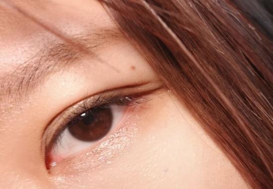 底妆可不可以不用画直接就画眼影,怎样只用口红和粉底画眼妆