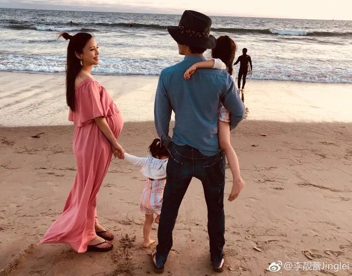 三娃奶爸王力宏，年入4.6亿，却一件衣服穿10年，钱都去哪了？