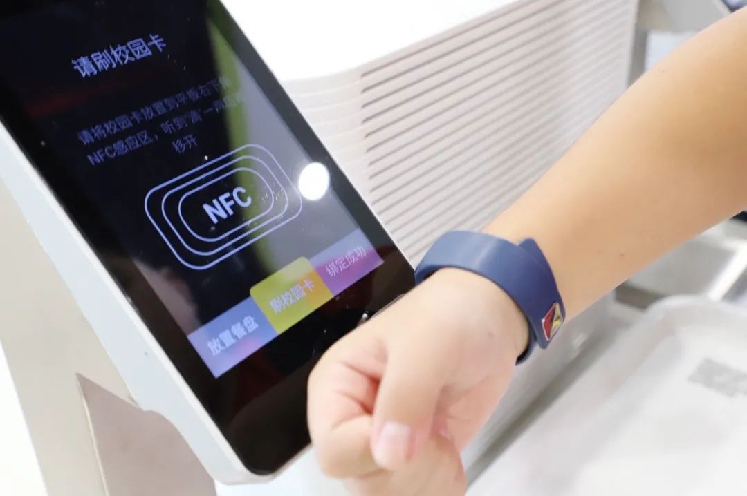 一年级新生一个班100人,一年级新生入学60个班