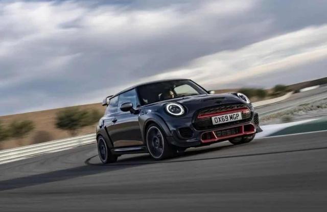 可萌可暴躁的MINIJCW，这款代步卡丁车，它到底怎么样