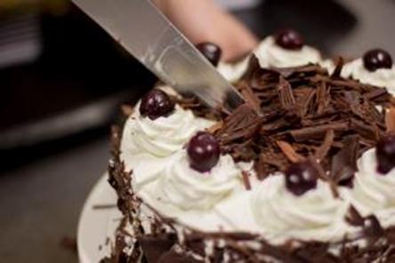 想学做黑森林蛋糕,怎么自己在家做黑森林蛋糕