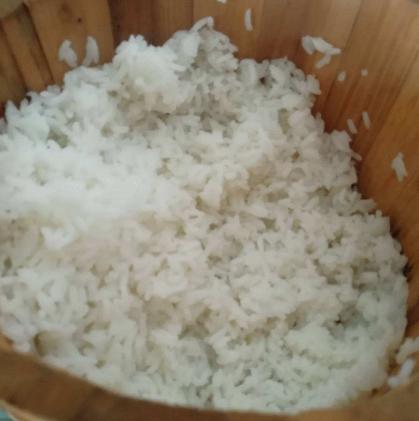 为什么我做的蛋炒饭是黏糊糊的,为啥蛋炒饭做得这么粘