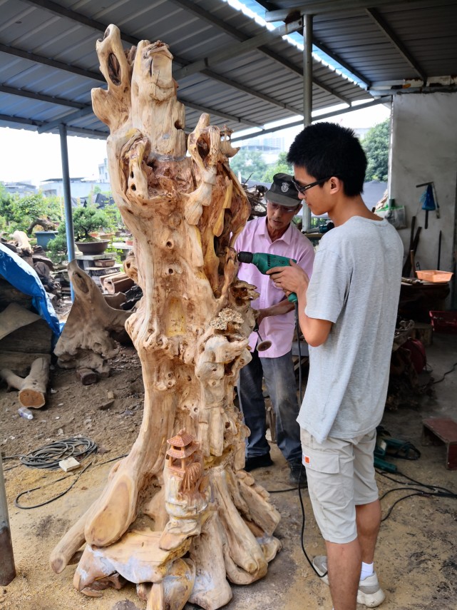 崇阳雕刻“达人”的匠心之作《华山一条路》：观者击掌叫绝
