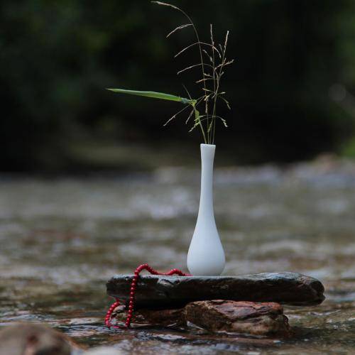 观音菩萨的玉净瓶是从哪里来,观音的净瓶可以装什么