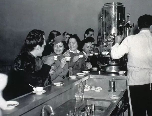 一年千亿的咖啡机 (咖啡机利润大吗)