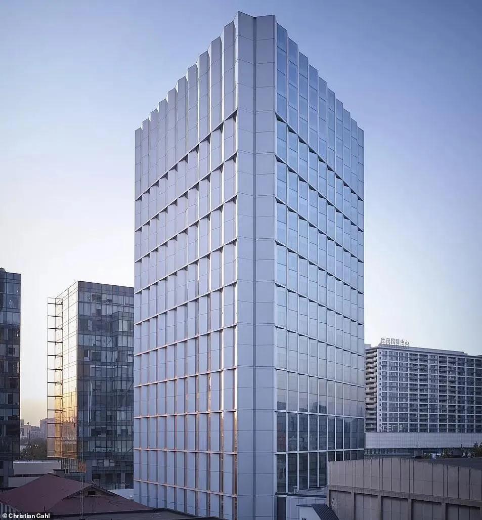 恒大100亿足球场,恒大足球场120亿元