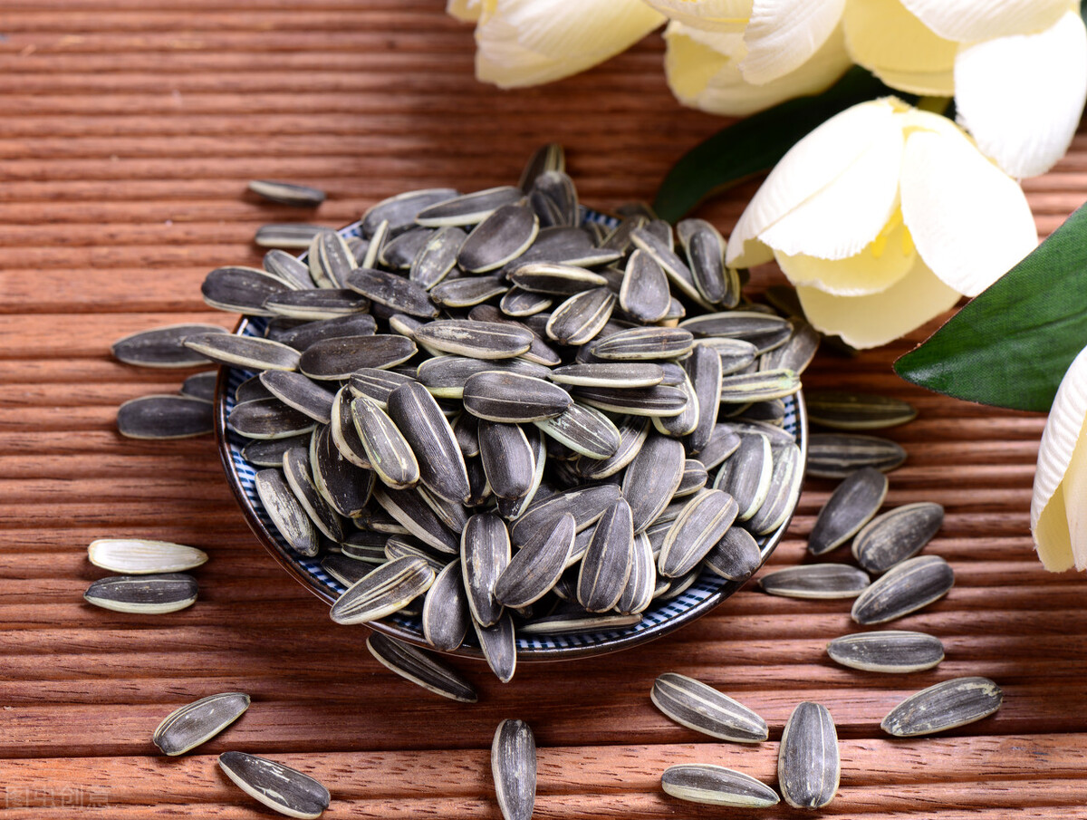 中年男人小便无力尿分叉吃什么药,男人尿分叉尿发黄有异味