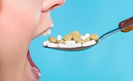 绝经一年多再来月经一定是癌症吗,绝经后有水样分泌物无味是癌症吗