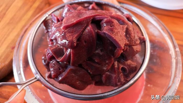 炒猪肝不要泡椒怎么炒,炒猪肝要不要放锅边醋